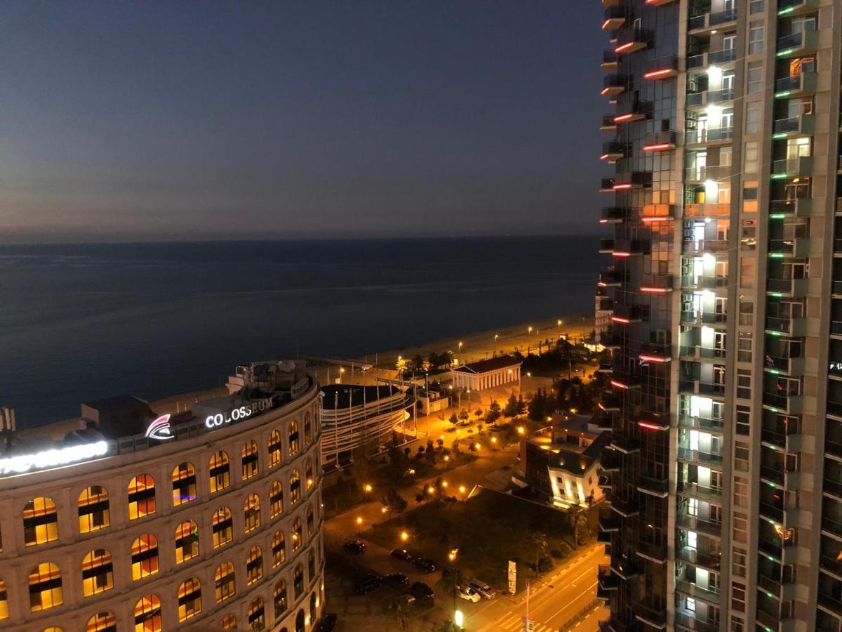 Black Sea Apartments Batumi Bagian luar foto