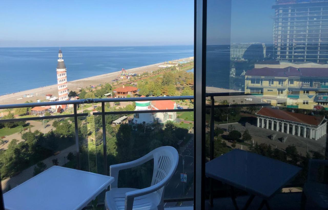 Black Sea Apartments Batumi Bagian luar foto