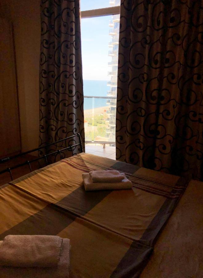 Black Sea Apartments Batumi Bagian luar foto