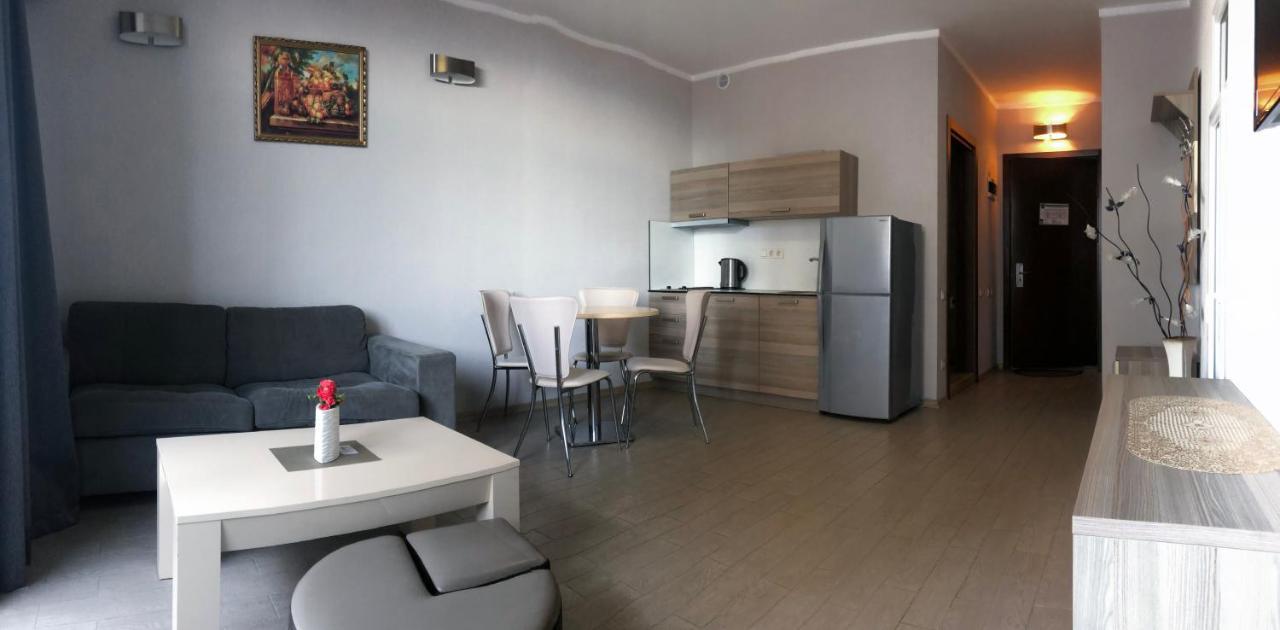 Black Sea Apartments Batumi Bagian luar foto