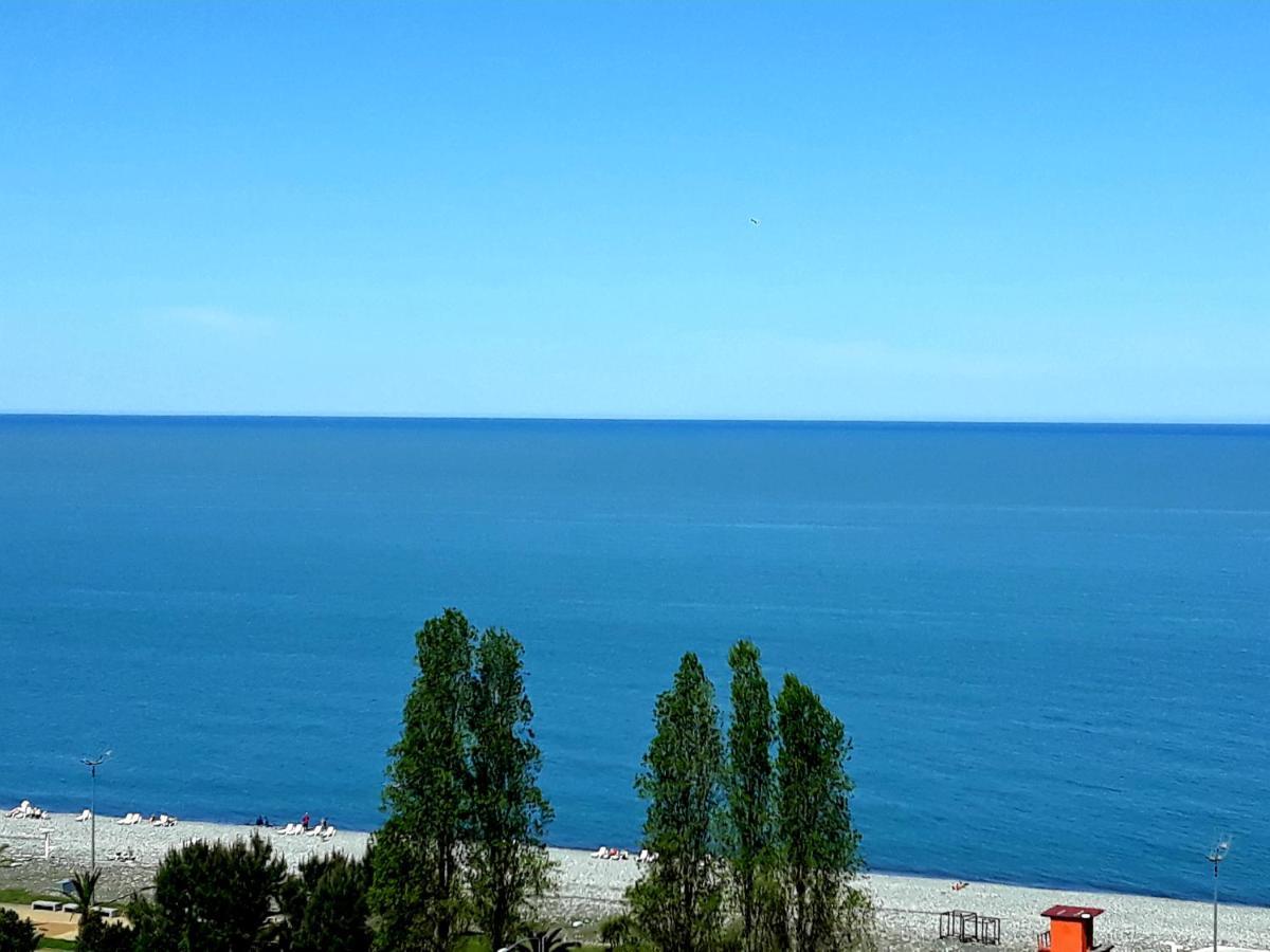 Black Sea Apartments Batumi Bagian luar foto